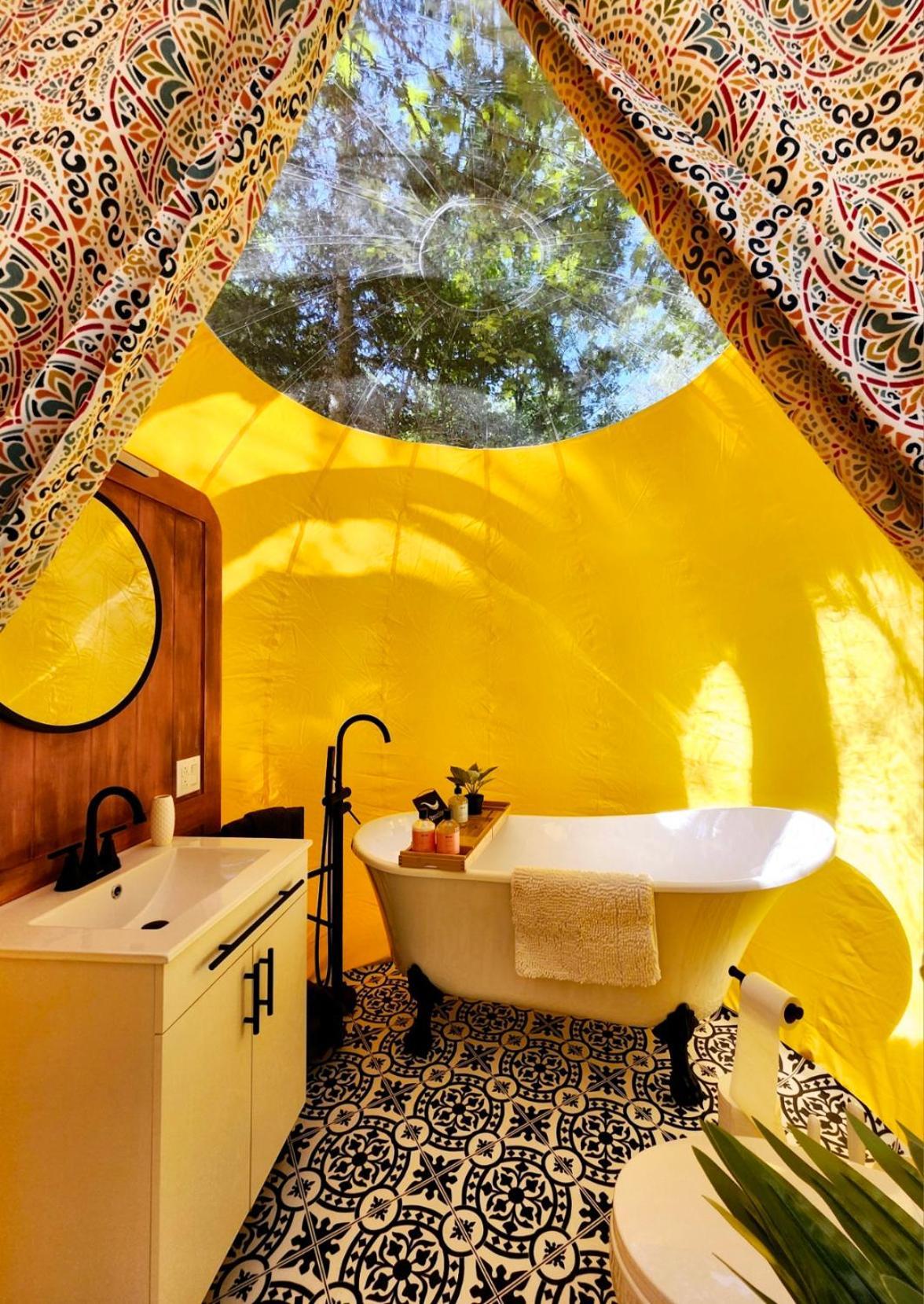 Hotel Estrella Glamping à Caraquet Extérieur photo